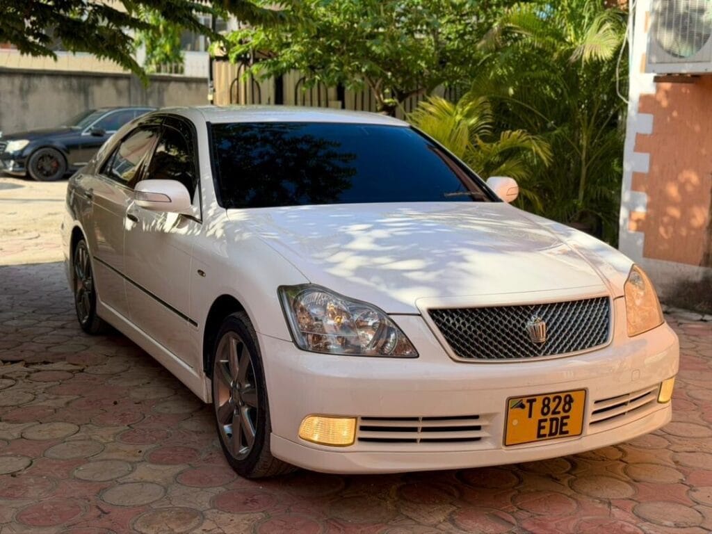 Price Of Toyota Crown 2005 for Sale in Tanzania