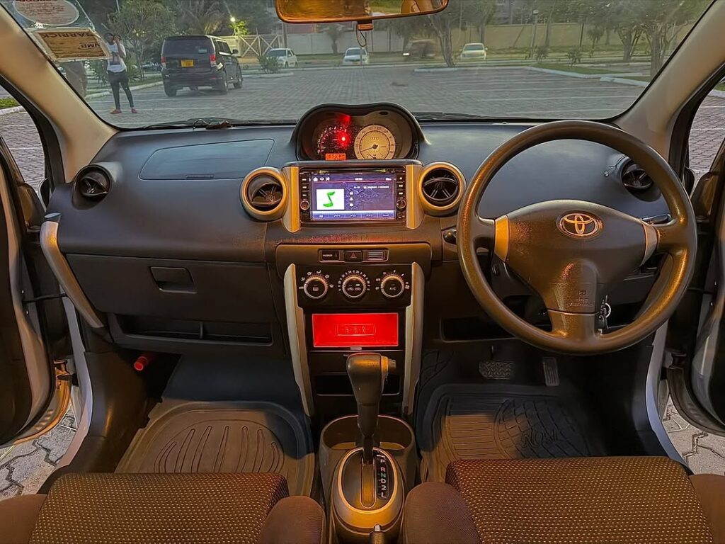 Magari IST 2004 lipo Dar es Salaam