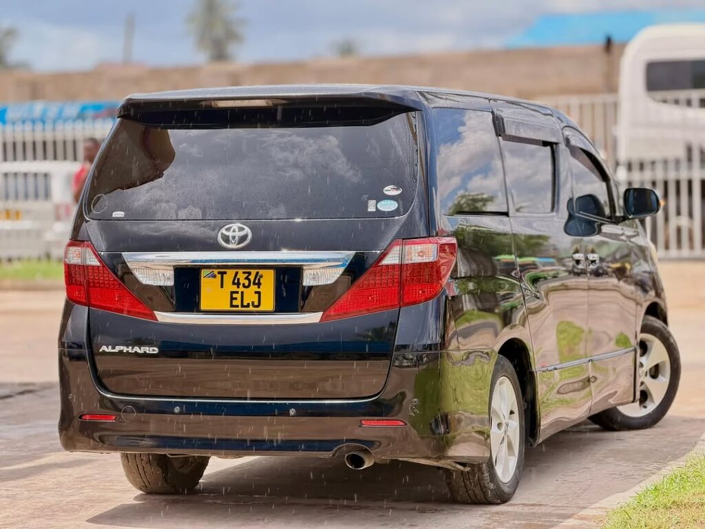 Toyota Alphard bei poa sokoni Dar es Salaam Tanzania