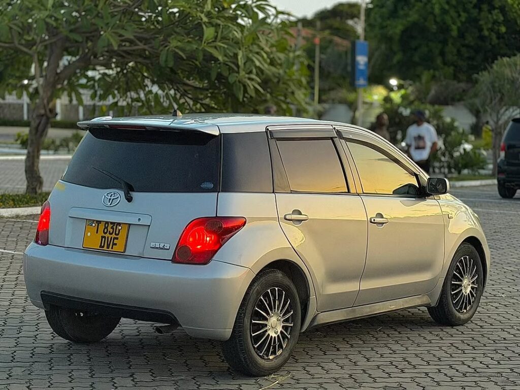 Magari Sokoni Toyota IST ya Bei Poa 2004