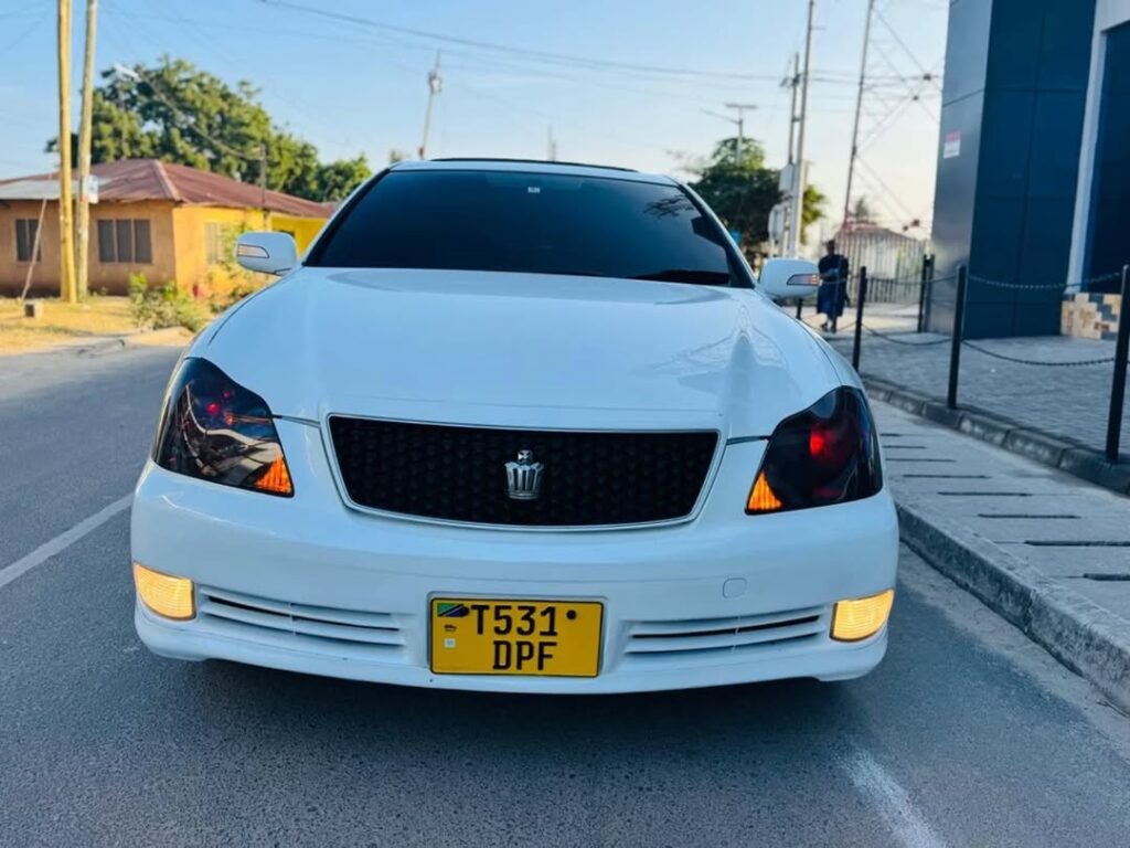 Magari Used Toyota Crown 2007 Dar es Salaam Tanzania