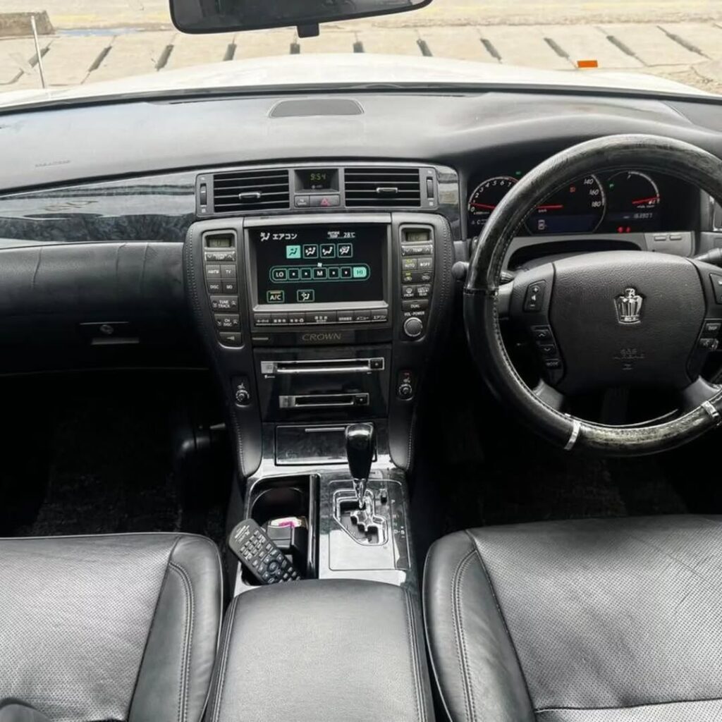 Buy Toyota Crown 2006 for Sale in Dar es Salaam