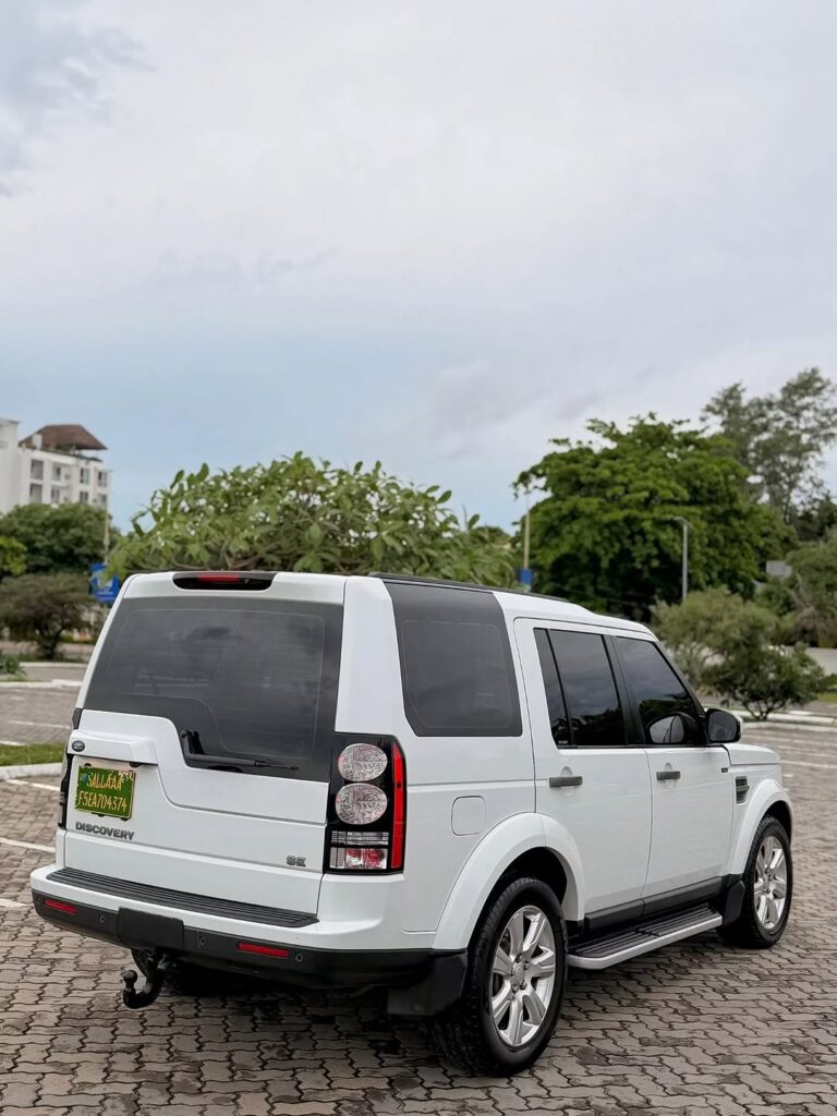 Land Rover Discovery 4 bei poa sokoni Dar es Salaam Tanzania