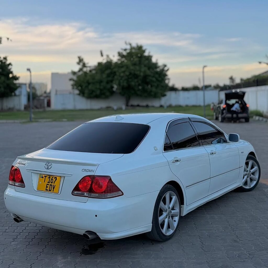 Used Toyota Crown 2004 for Sale in Dar es Salaam