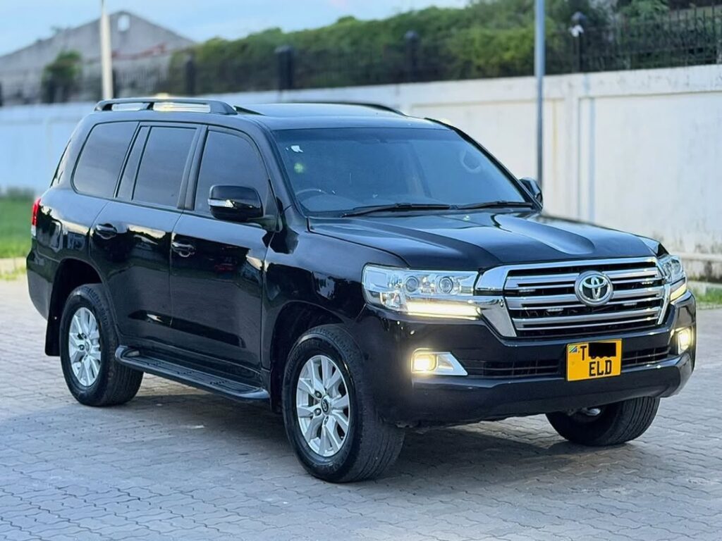 Toyota Land Cruiser V8 bei poa sokoni Dar es Salaam Tanzania