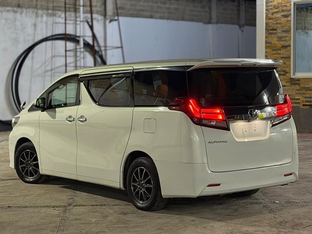 Toyota Alphard 2016 Inauzwa Dar es Salaam Tanzania