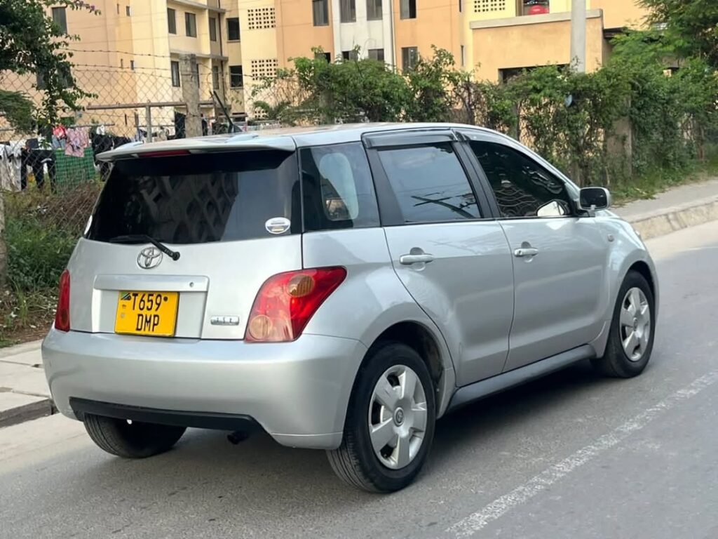 Magari IST 2005 lipo Dar es Salaam