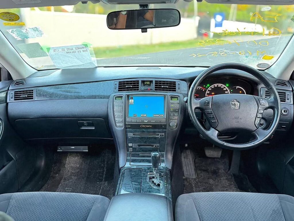 Buy Toyota Crown 2006 for Sale in Dar es Salaam