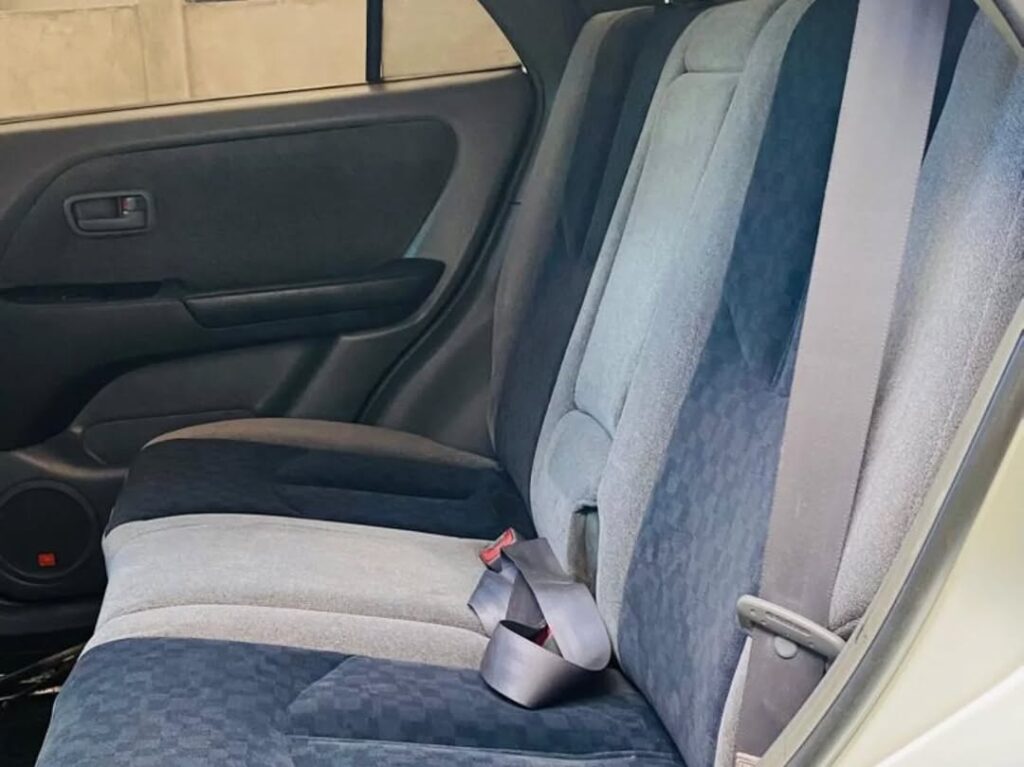 Magari Sokoni Toyota Harrier ya Bei Poa 2004
