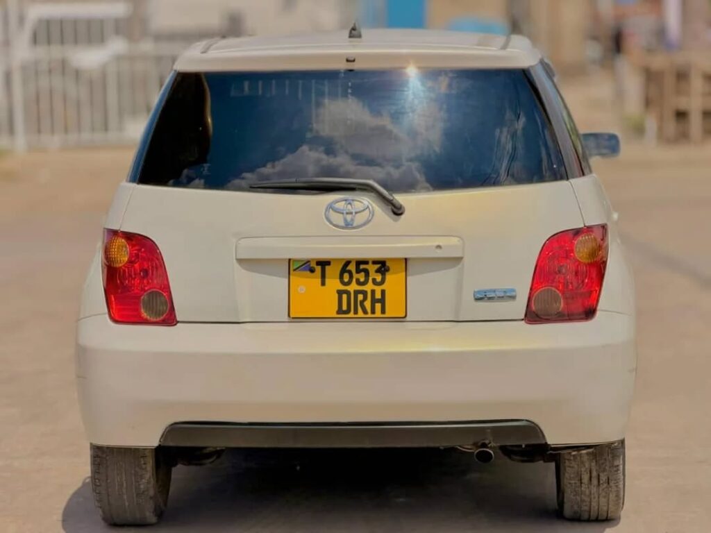 Toyota IST 2004 Inauzwa Dar es Salaam Tanzania