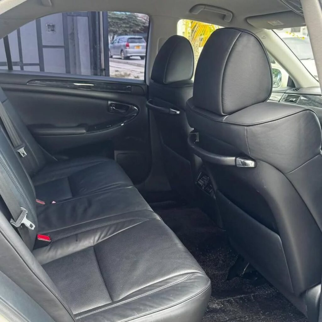 For Sale Toyota Crown 2006 in Dar es Salaam