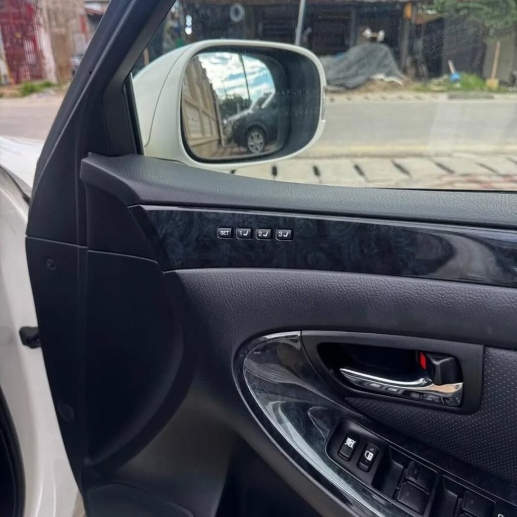 Toyota Crown 2006 for Sale in Dar es Salaam