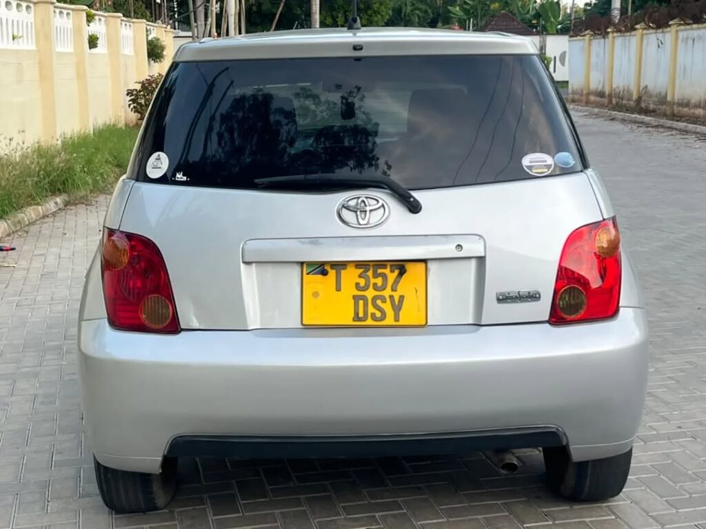 Toyota IST 2005 Inauzwa Dar es Salaam Tanzania