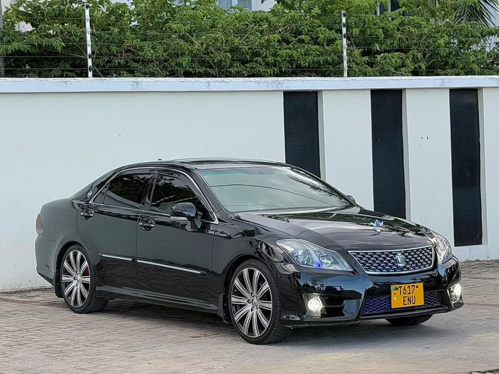 Toyota Crown bei poa sokoni Dar es Salaam Tanzania
