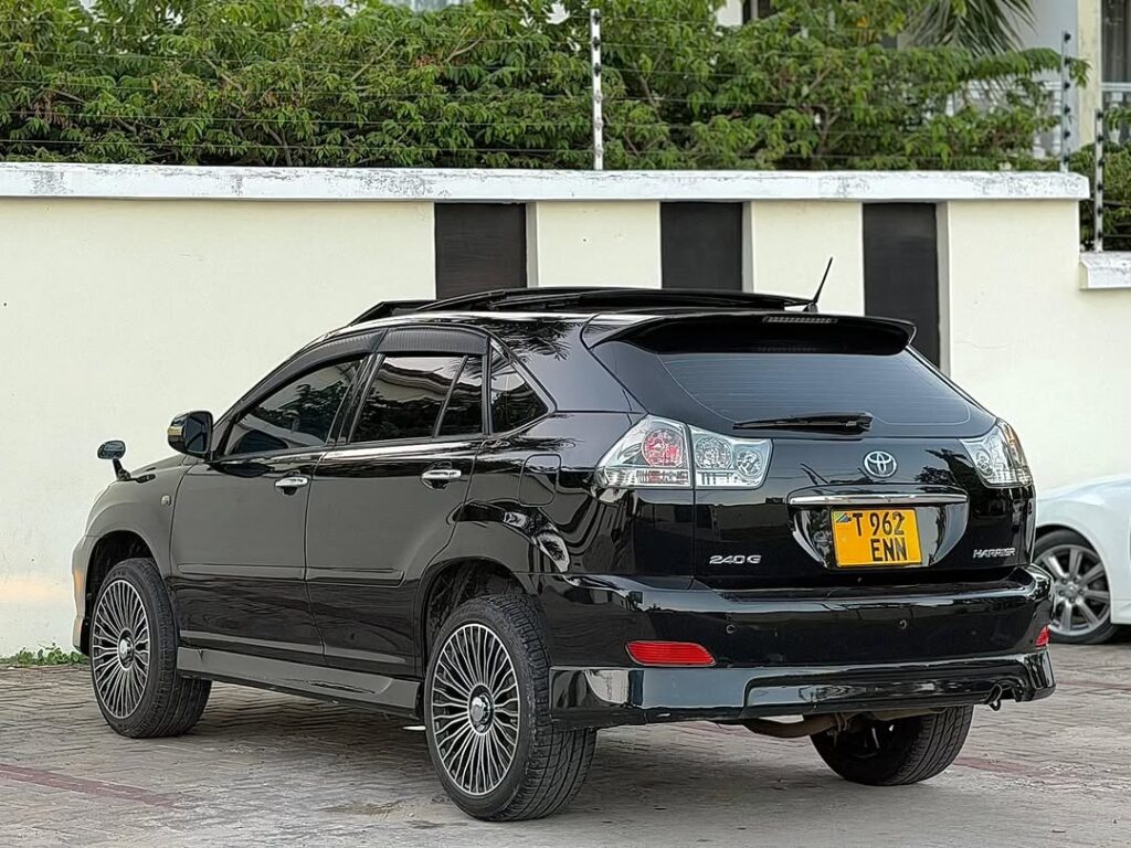 Toyota Harrier bei poa sokoni Dar es Salaam Tanzania