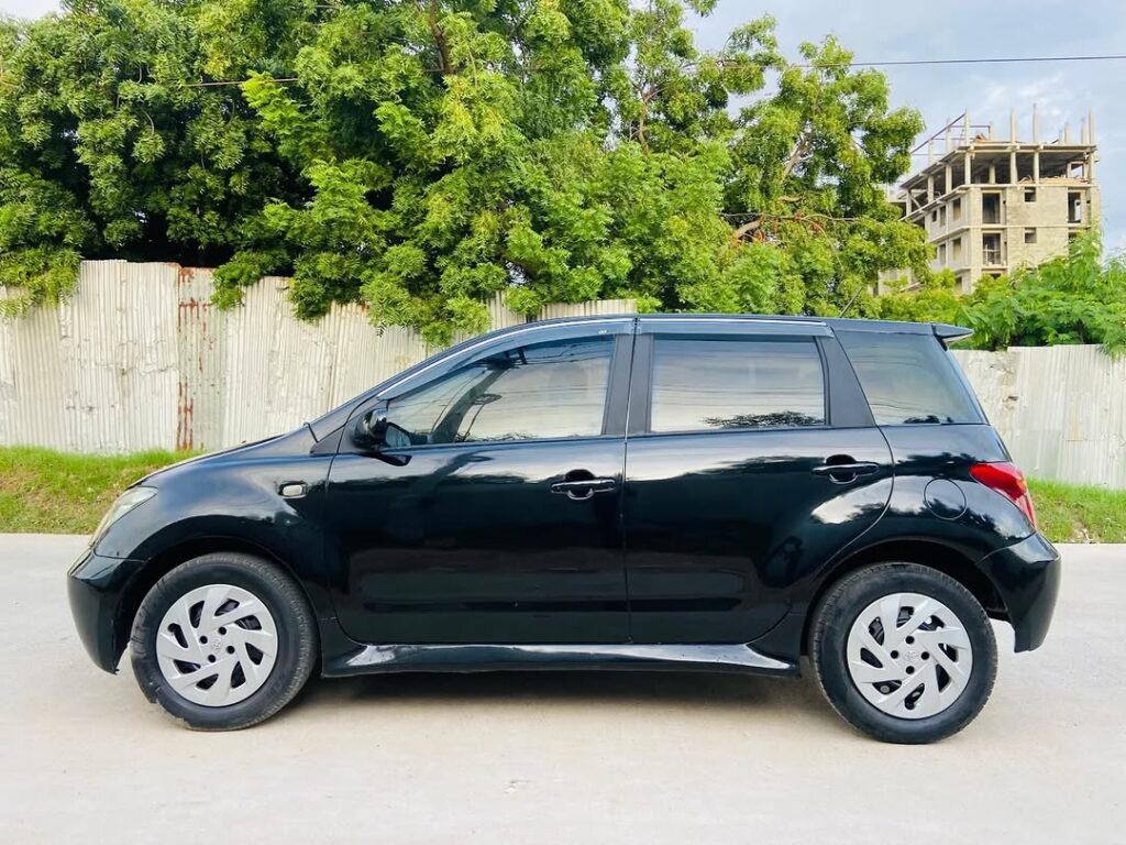 Magari Used Toyota IST 2003 Dar es Salaam Tanzania