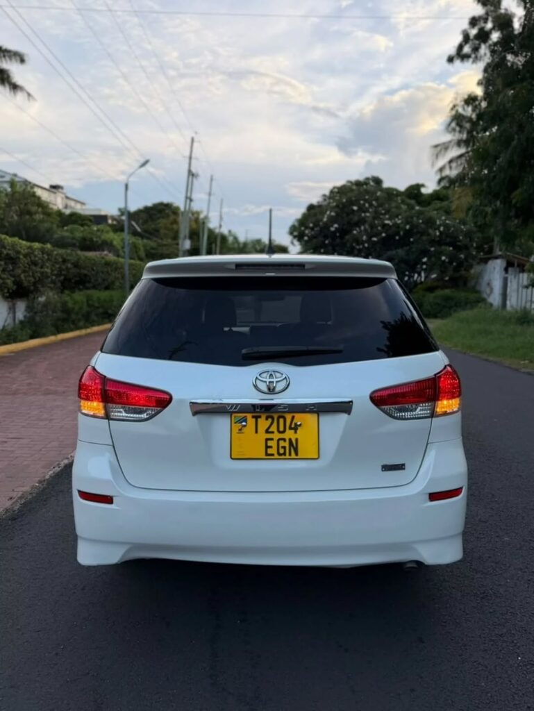 Toyota Wish bei poa sokoni Dar es Salaam Tanzania