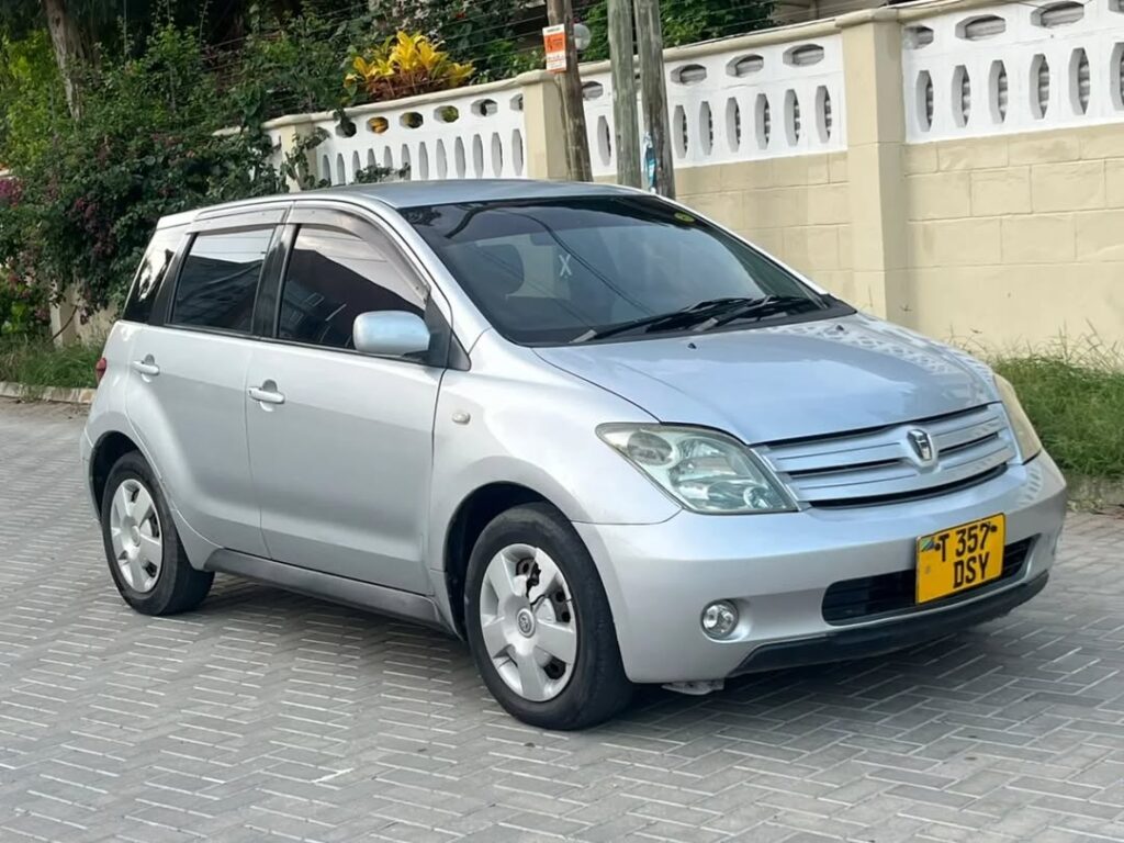 Magari Sokoni Toyota IST ya Bei Poa 2005