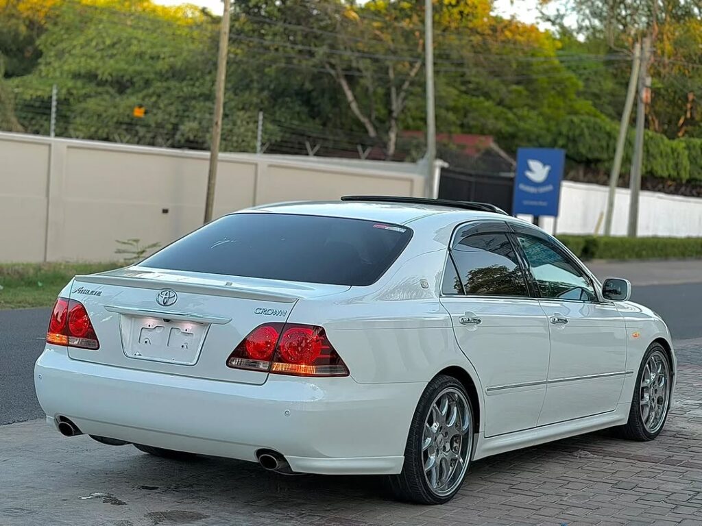 Toyota Crown 2006 for Sale in Dar es Salaam