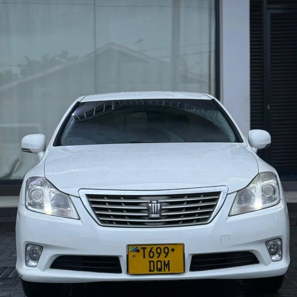Magari Used Toyota Crown 2011 Dar es Salaam Tanzania