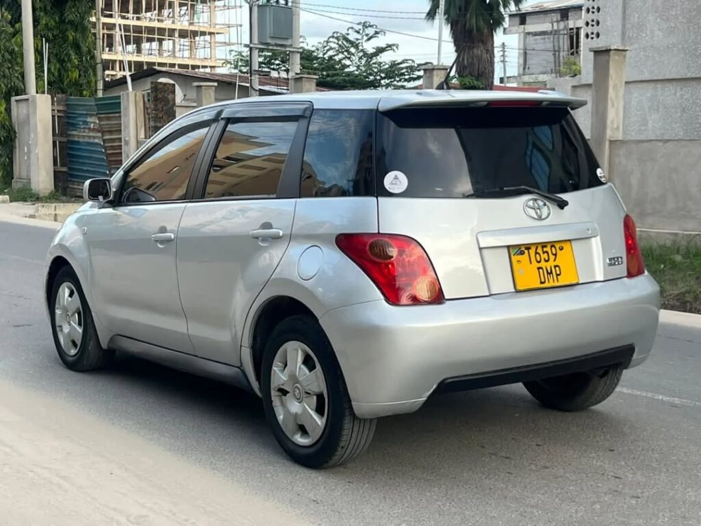 Magari Used Toyota IST 2005 Dar es Salaam Tanzania