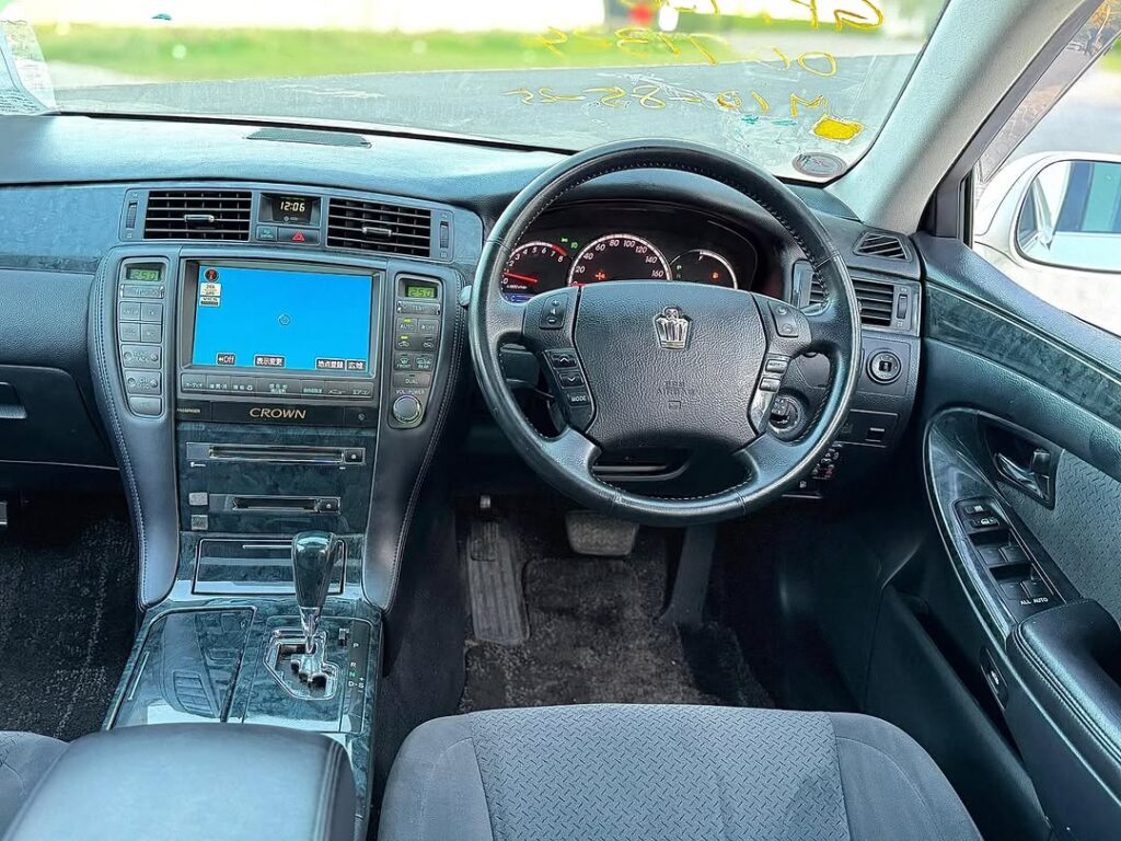 Buy Toyota Crown 2006 for Sale in Dar es Salaam