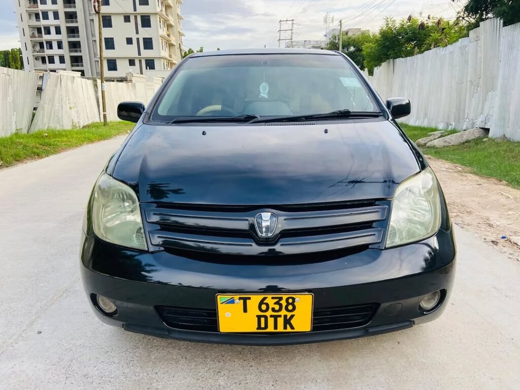 Toyota IST 2003 Inauzwa Dar es Salaam Tanzania