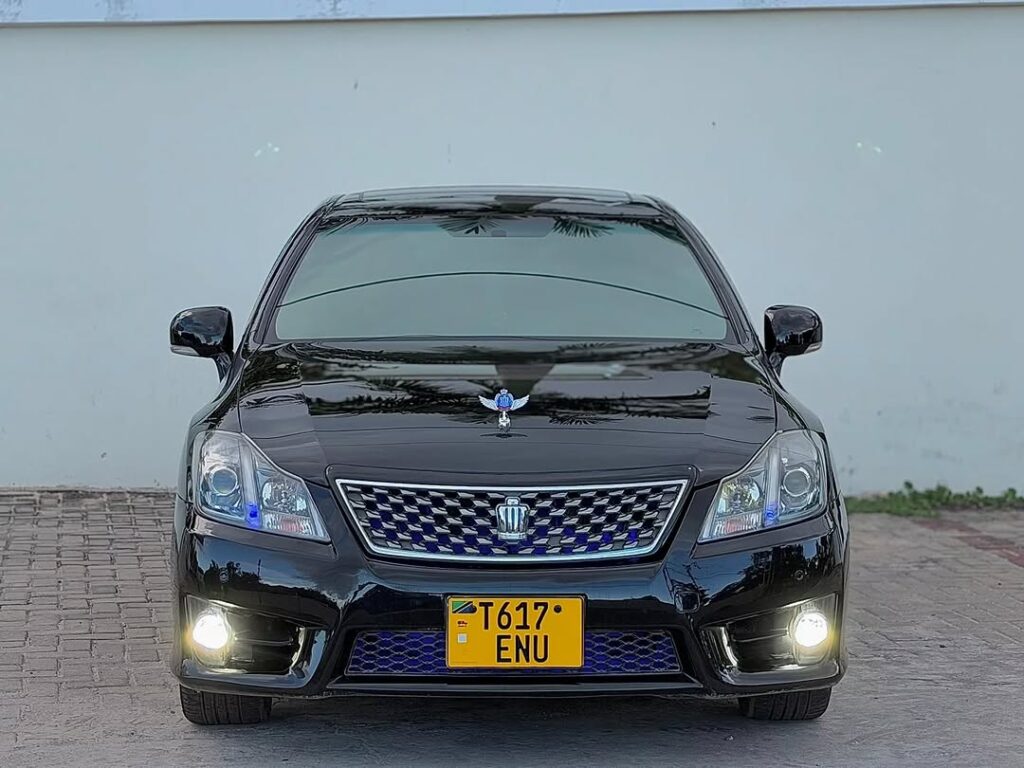 Magari Used Toyota Crown 2012 Dar es Salaam Tanzania