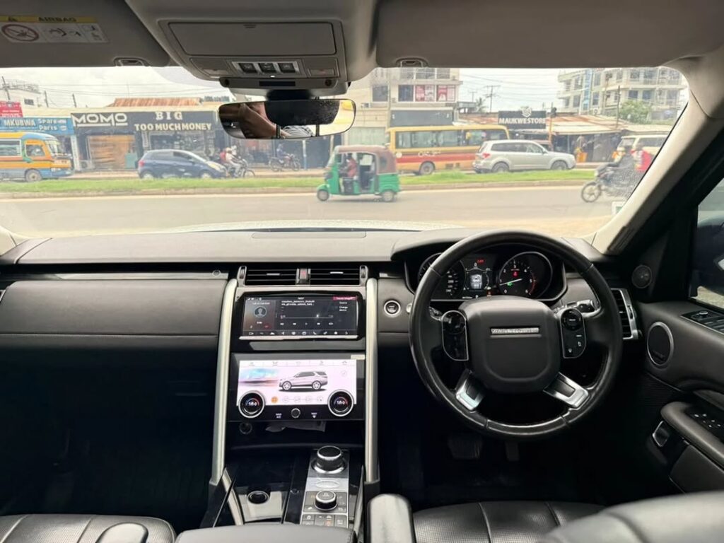 Land Rover Discovery 5 bei poa sokoni Dar es Salaam Tanzania