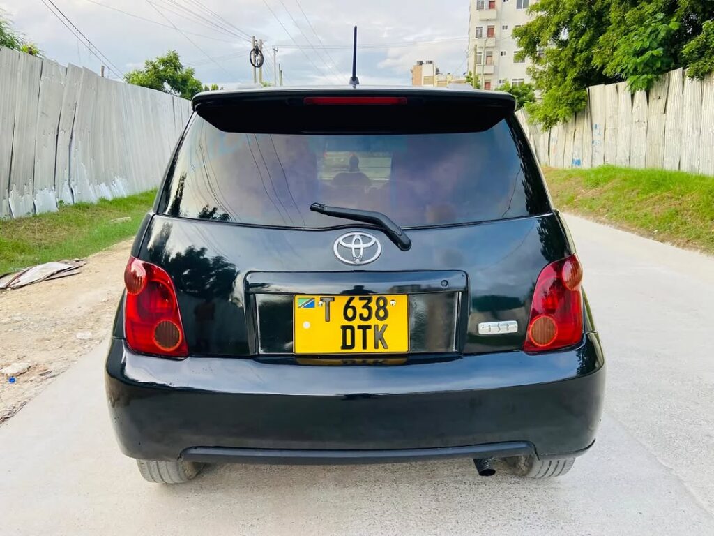 Magari Sokoni Toyota IST ya Bei Poa 2003