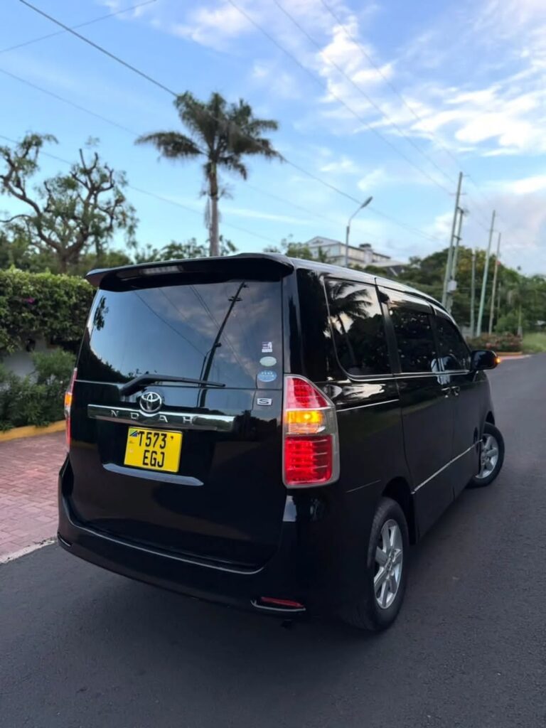 Magari Sokoni Toyota Noah ya Bei Poa 2009