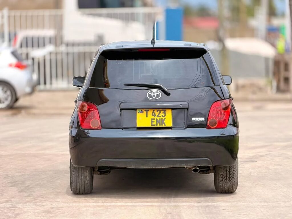 Toyota IST 2004 Inauzwa Dar es Salaam Tanzania