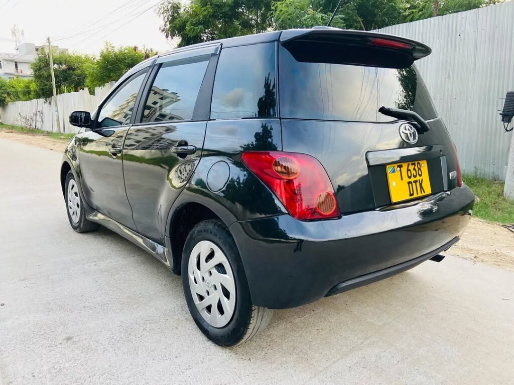 Magari IST 2003 lipo Dar es Salaam