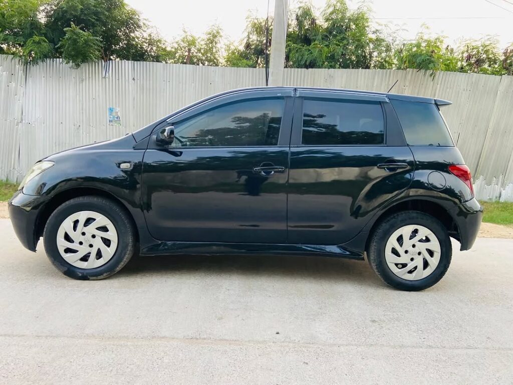 Magari Used Toyota IST 2003 Dar es Salaam Tanzania