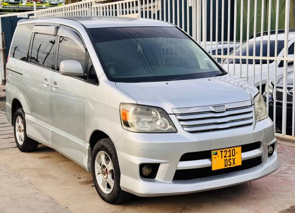 Price Toyota Noah 2003 for Sale in Dar es Salaam