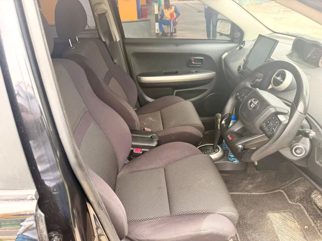 Magari Sokoni Toyota IST ya Bei Poa 2004
