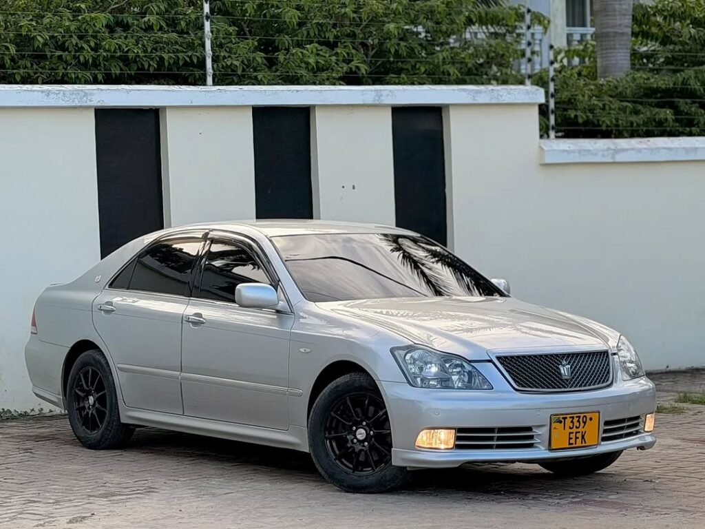Price Of Toyota Crown 2005 for Sale in Tanzania