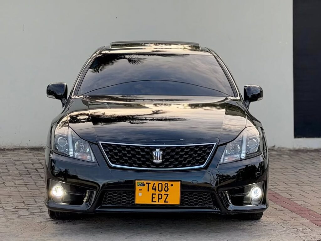 Toyota Crown 2011 Inauzwa Dar es Salaam Tanzania