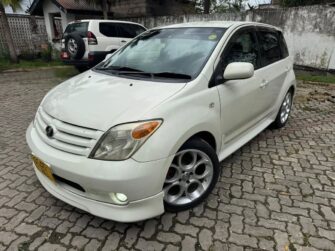 Bei Ya Toyota IST 2005 Sokoni Dar es Salaam Tanzania