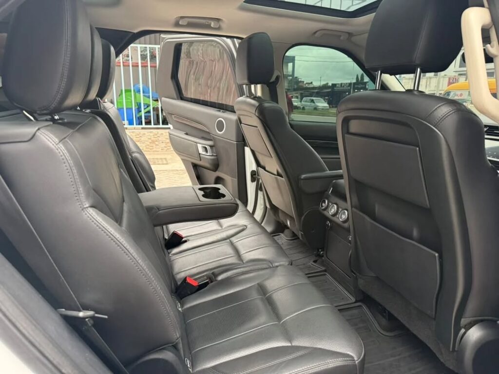 Land Rover Discovery 5 bei poa sokoni Dar es Salaam Tanzania