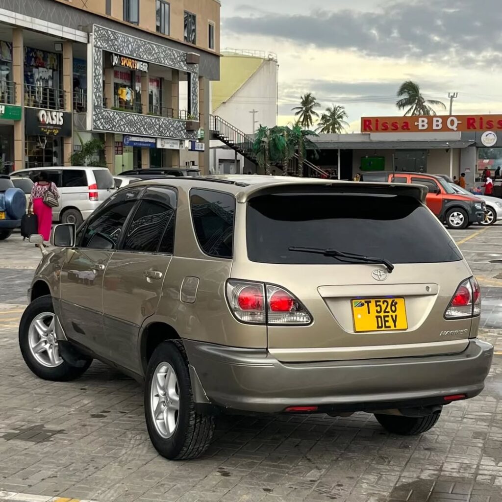 Magari Sokoni Toyota Harrier ya Bei Poa 2002