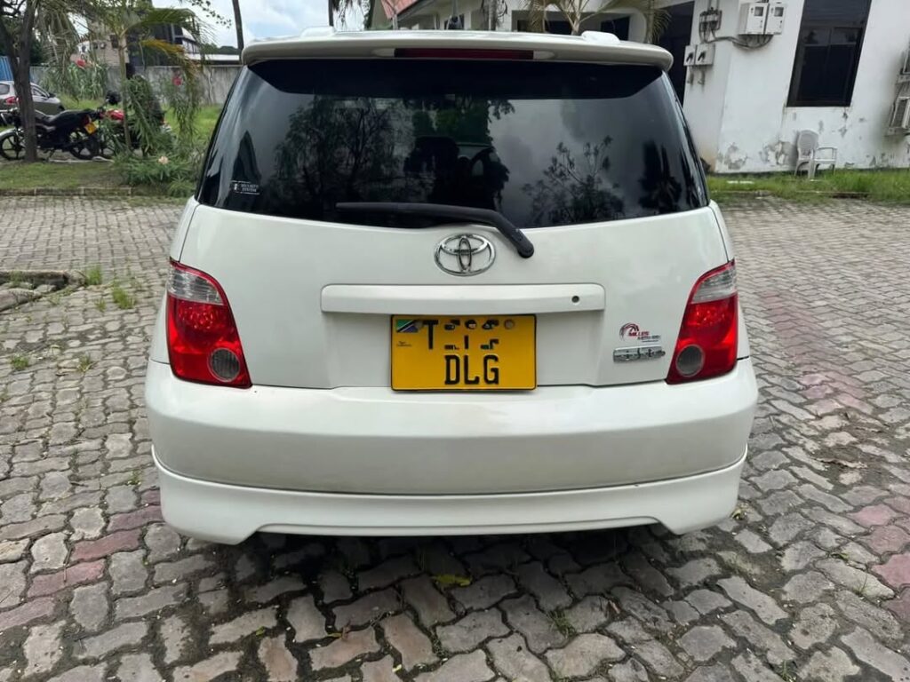 Magari IST 2005 lipo Dar es Salaam