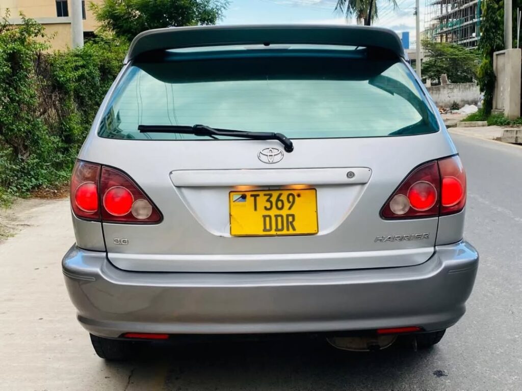 Magari Sokoni Toyota Harrier ya Bei Poa 2004