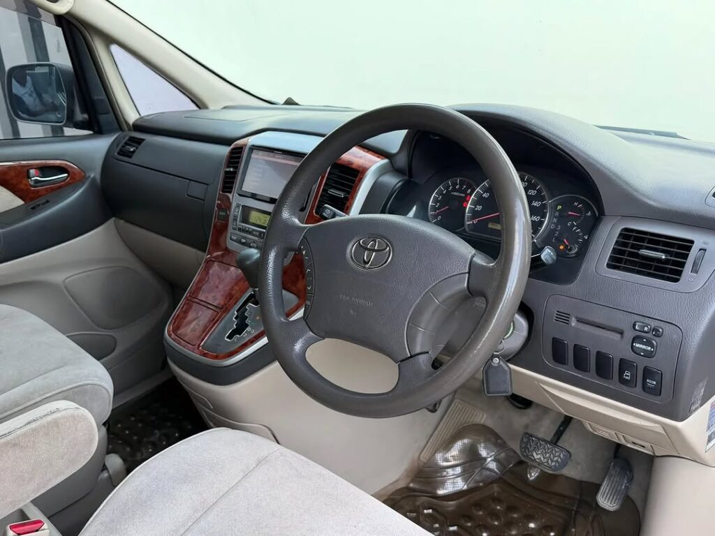 Toyota Alphard bei poa sokoni Dar es Salaam Tanzania
