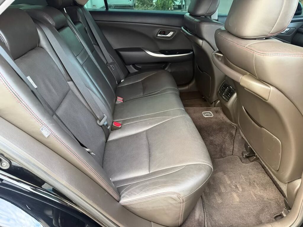 Magari Used Toyota Crown 2011 Dar es Salaam Tanzania