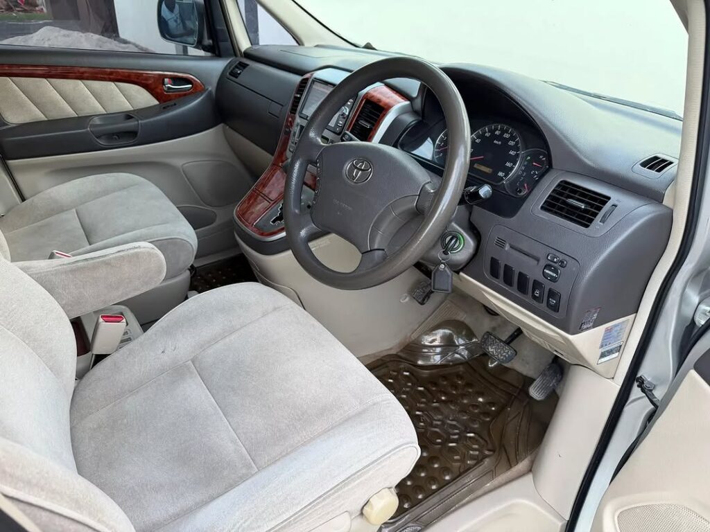 Toyota Alphard 2004 Inauzwa Dar es Salaam Tanzania