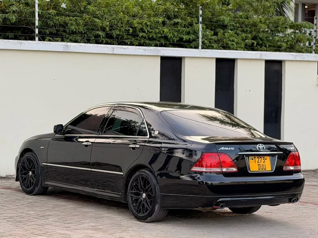 Toyota Crown bei poa sokoni Dar es Salaam Tanzania