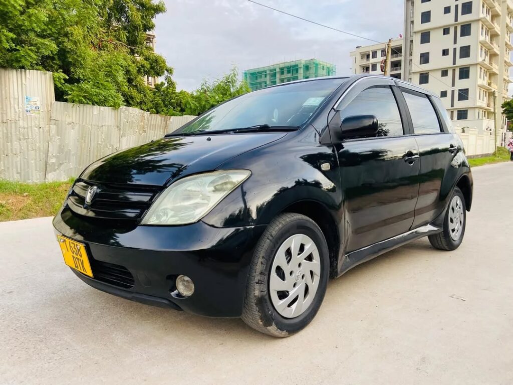 Toyota IST bei poa sokoni Dar es Salaam Tanzania
