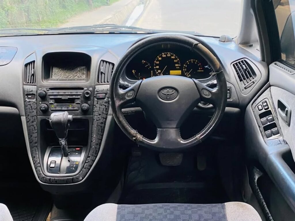 Magari Harrier 2004 lipo Dar es Salaam