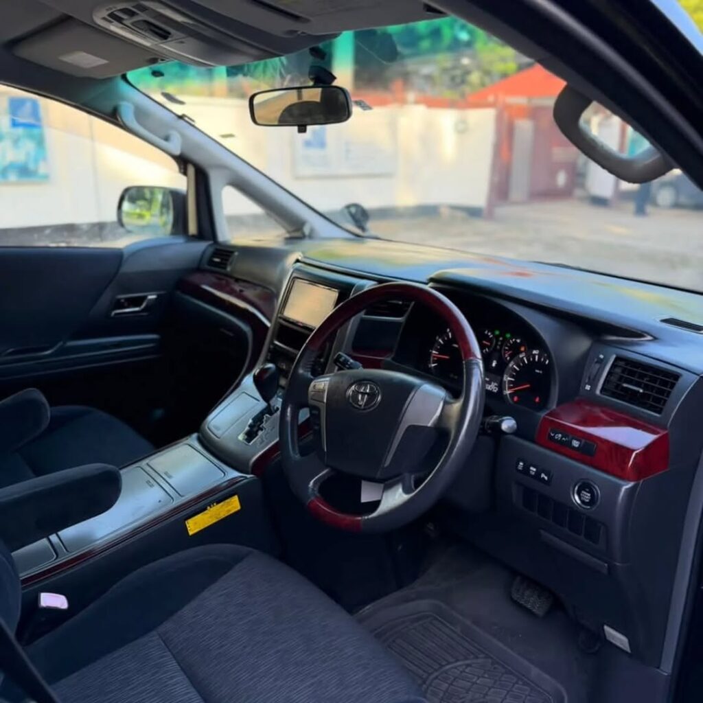 Magari Alphard 2009 lipo Dar es Salaam